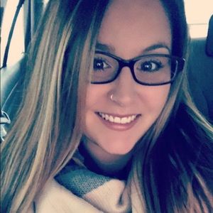 Meet your Posher, Mckenzy